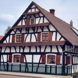 Fachwerkhaus, ca. 17. Jahrh. Bei den kleinen Bauernhausfenstern sind schmale Rahmenhölzer besonders wichtig.